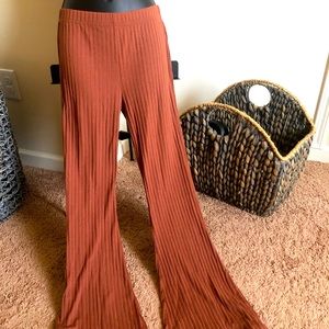 💕3/$15 Bell Bottom Pants